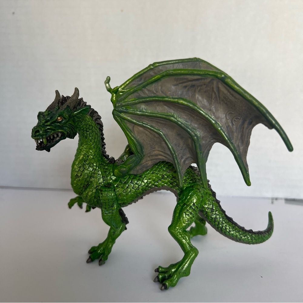 Forest Dragon Green Fantasy 6.5" PVC Figure Safari Ltd Toys 2010 Toy
